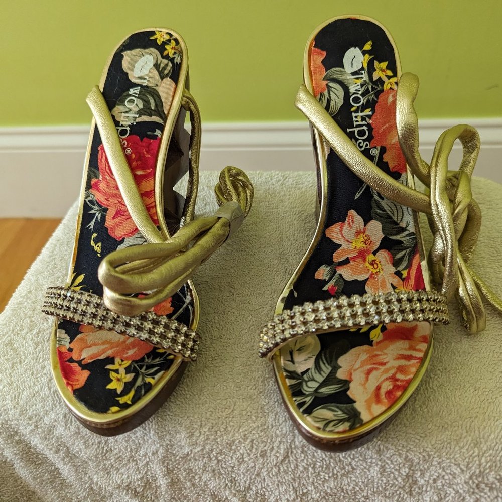 Gold Rhinestone Tropical Print Strappy Sandals Sz 6